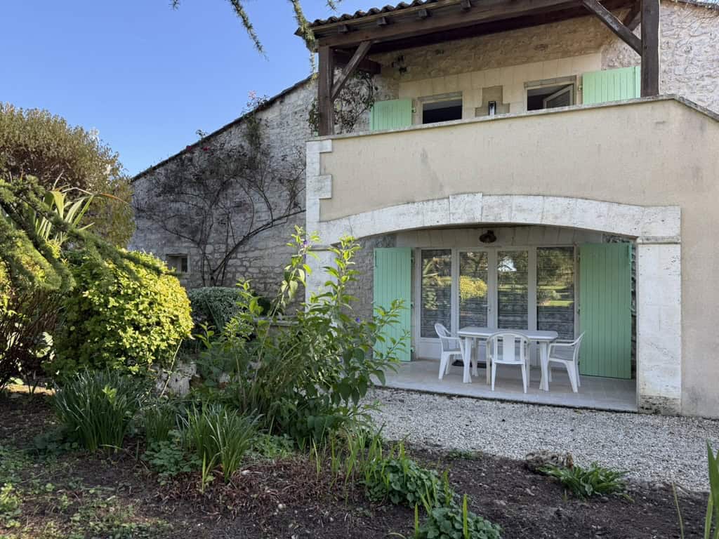 Cèdre Gite du domaine du Thie 16410 Dirac proche de Angoulême Cèdre Gite du domaine du Thie 16410 Dirac proche de Angoulême