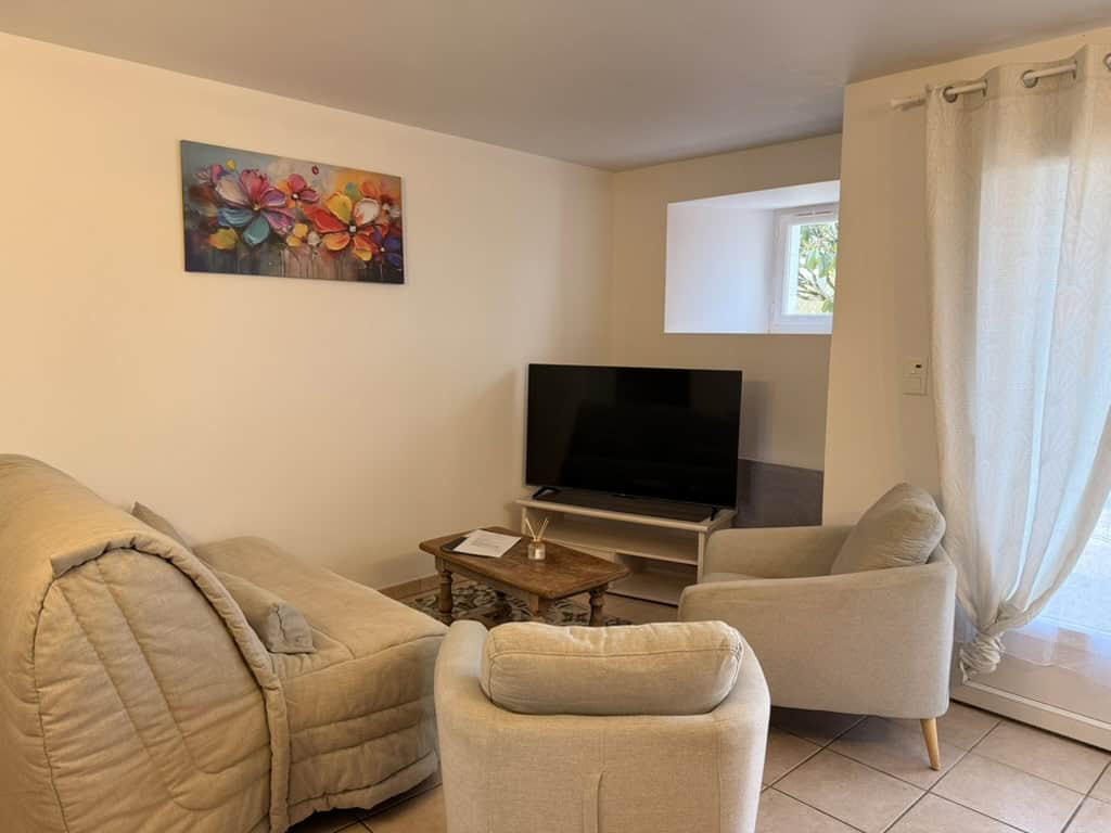 Salon du gite Erable à Le Thie Dirac 10 mns de Angoulême